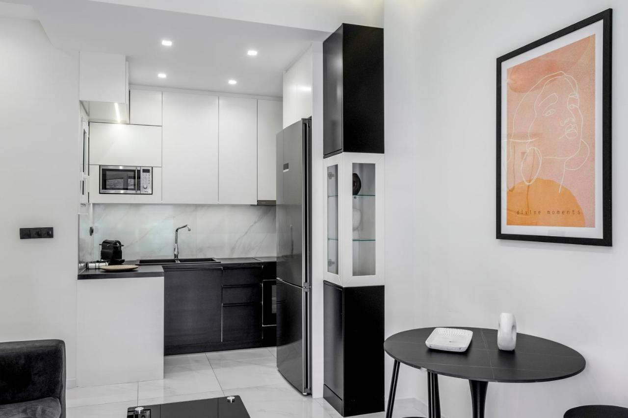 Central 2Br Apartment In The Heart Of Атина Екстериор снимка
