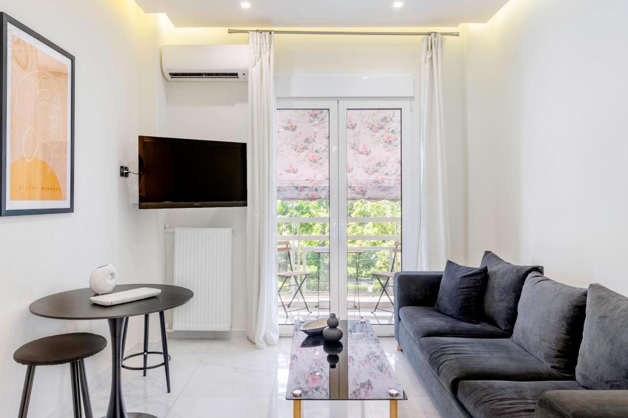 Central 2Br Apartment In The Heart Of Атина Екстериор снимка