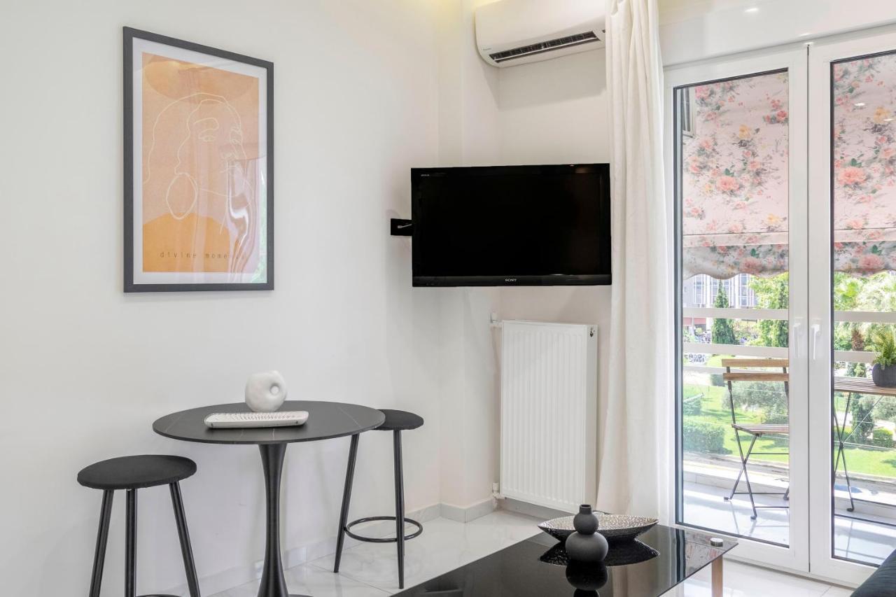 Central 2Br Apartment In The Heart Of Атина Екстериор снимка