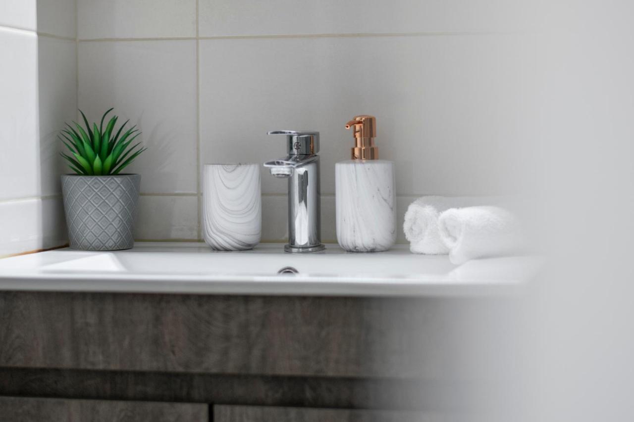 Central 2Br Apartment In The Heart Of Атина Екстериор снимка