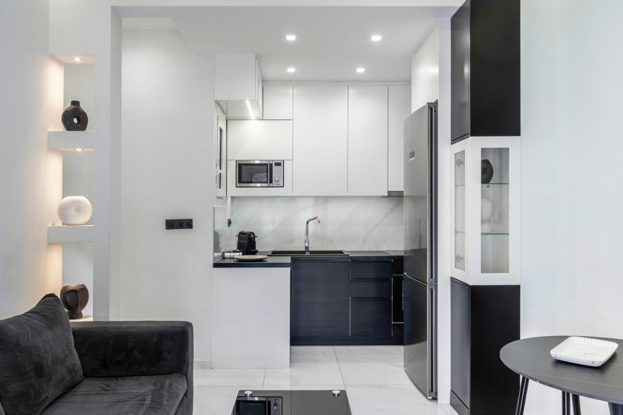 Central 2Br Apartment In The Heart Of Атина Екстериор снимка